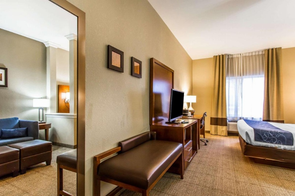 King Suite - Accessible/Non-Smoking